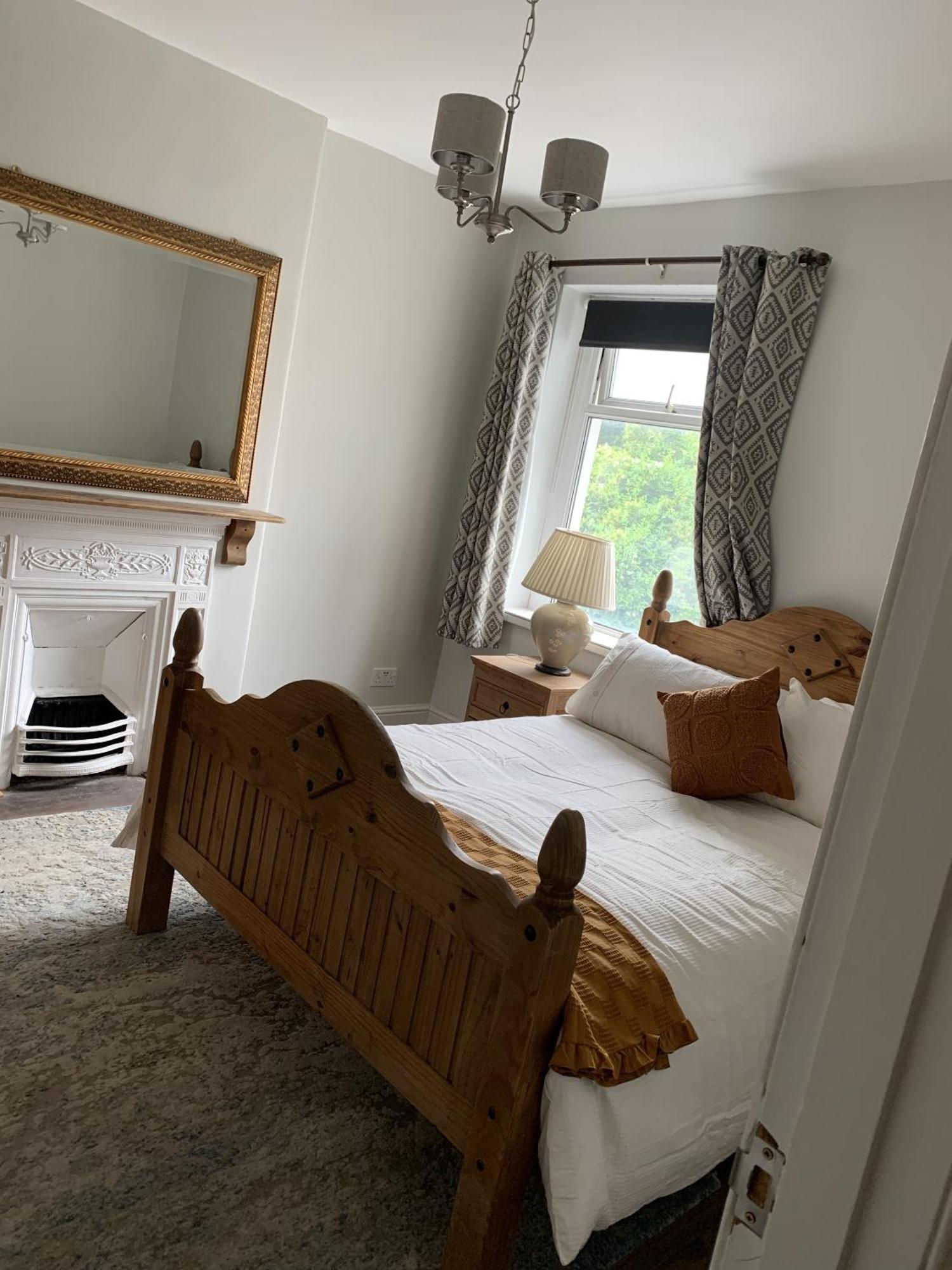 Adanhouse-Stockland Spacious 5 Bedroom House Sleeps 12 Private Garden Cardiff Ngoại thất bức ảnh