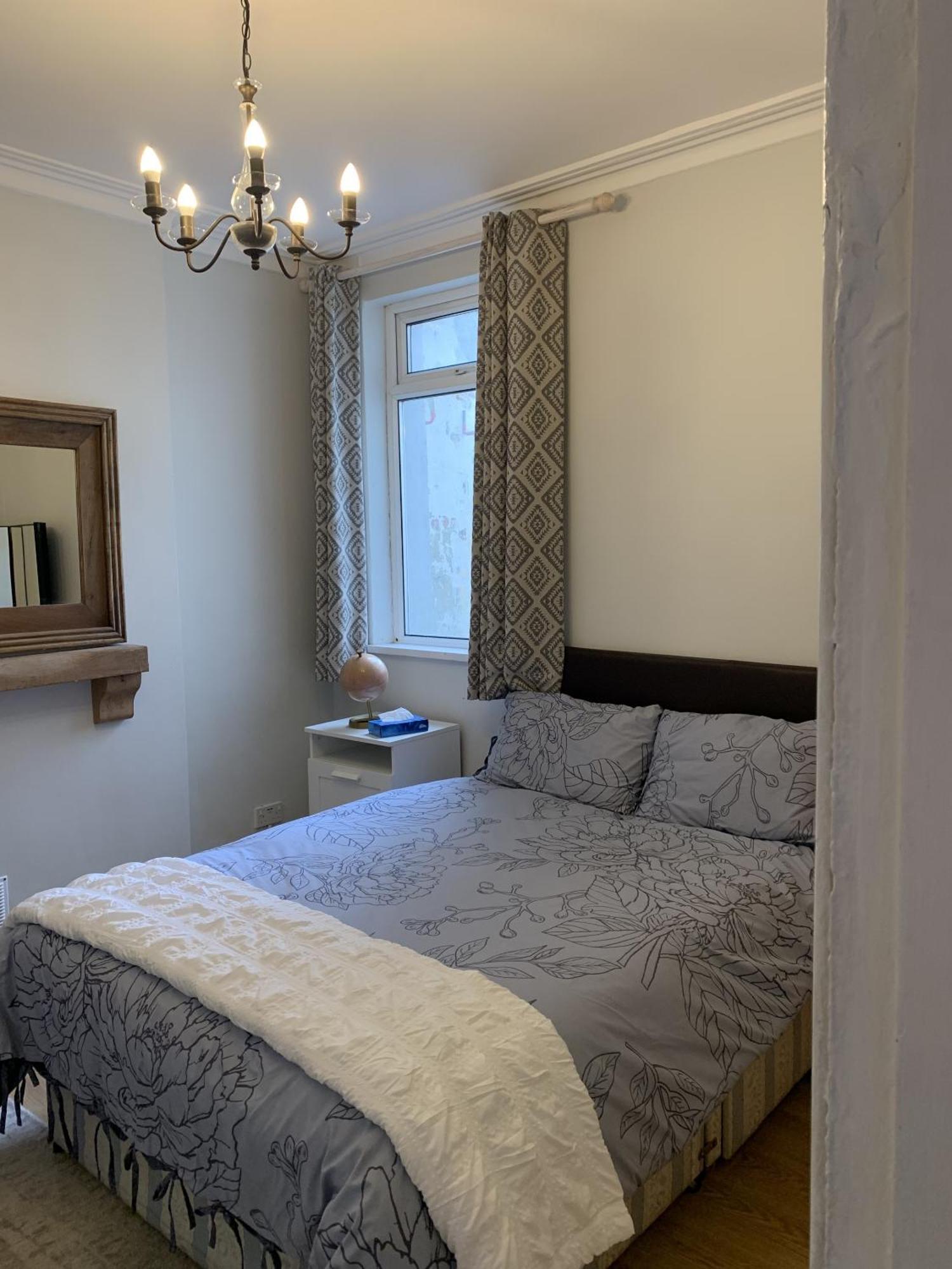 Adanhouse-Stockland Spacious 5 Bedroom House Sleeps 12 Private Garden Cardiff Ngoại thất bức ảnh